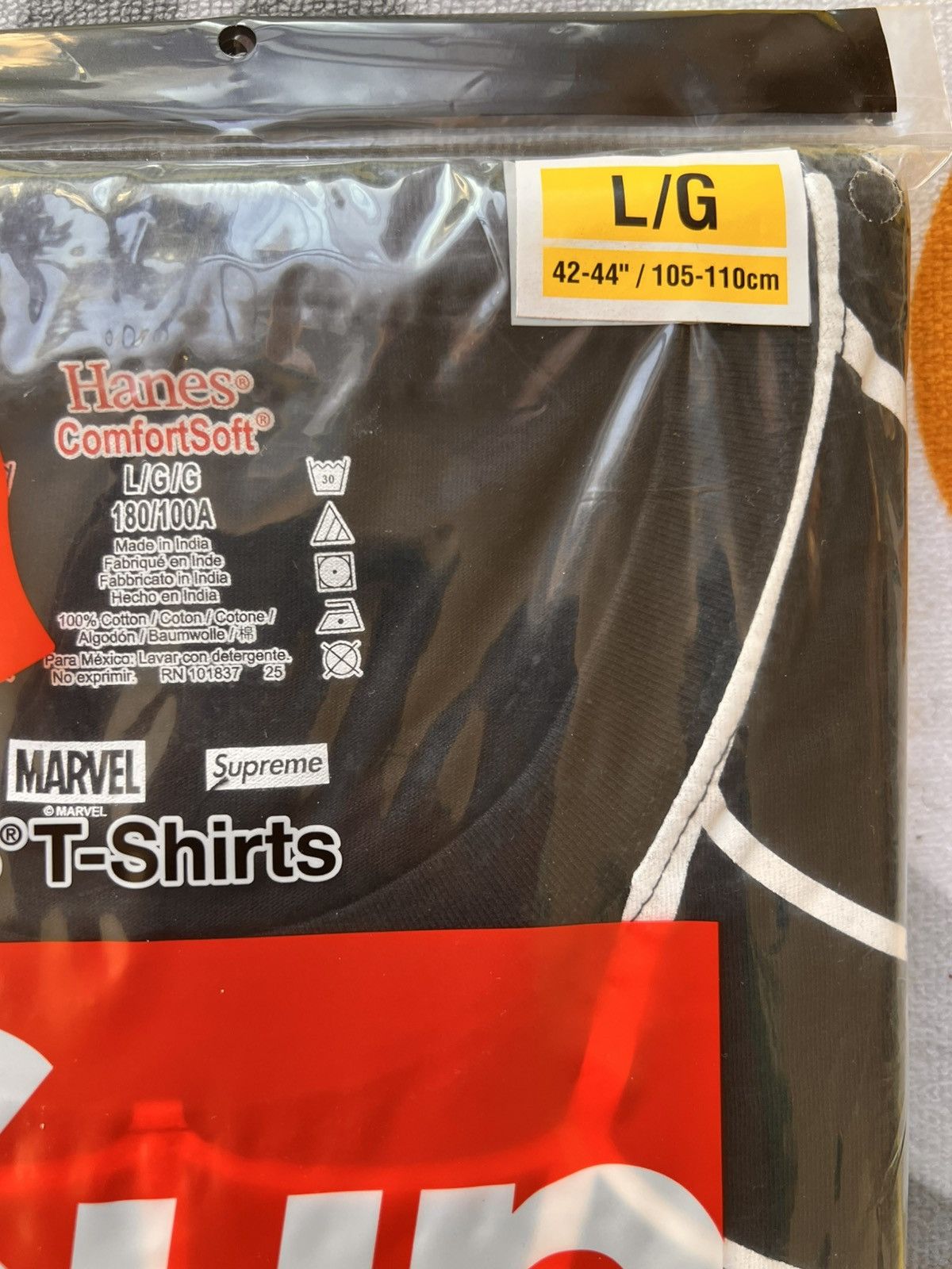 Supreme L Supreme Marvel Spider-Man Web T-Shirt Black venom hanes te Size US L / EU 52-54 / 3 - 5 Thumbnail
