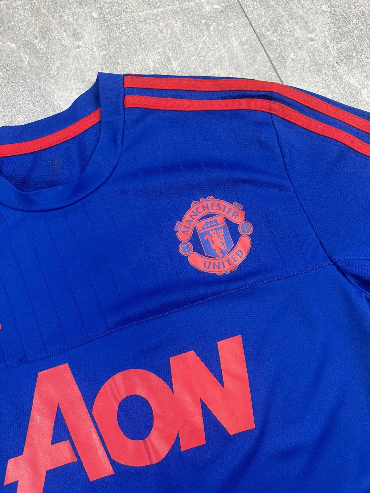 Vintage Men’s adidas Manchester overprint logo home soccer jersey Size US L / EU 52-54 / 3 - 3 Thumbnail