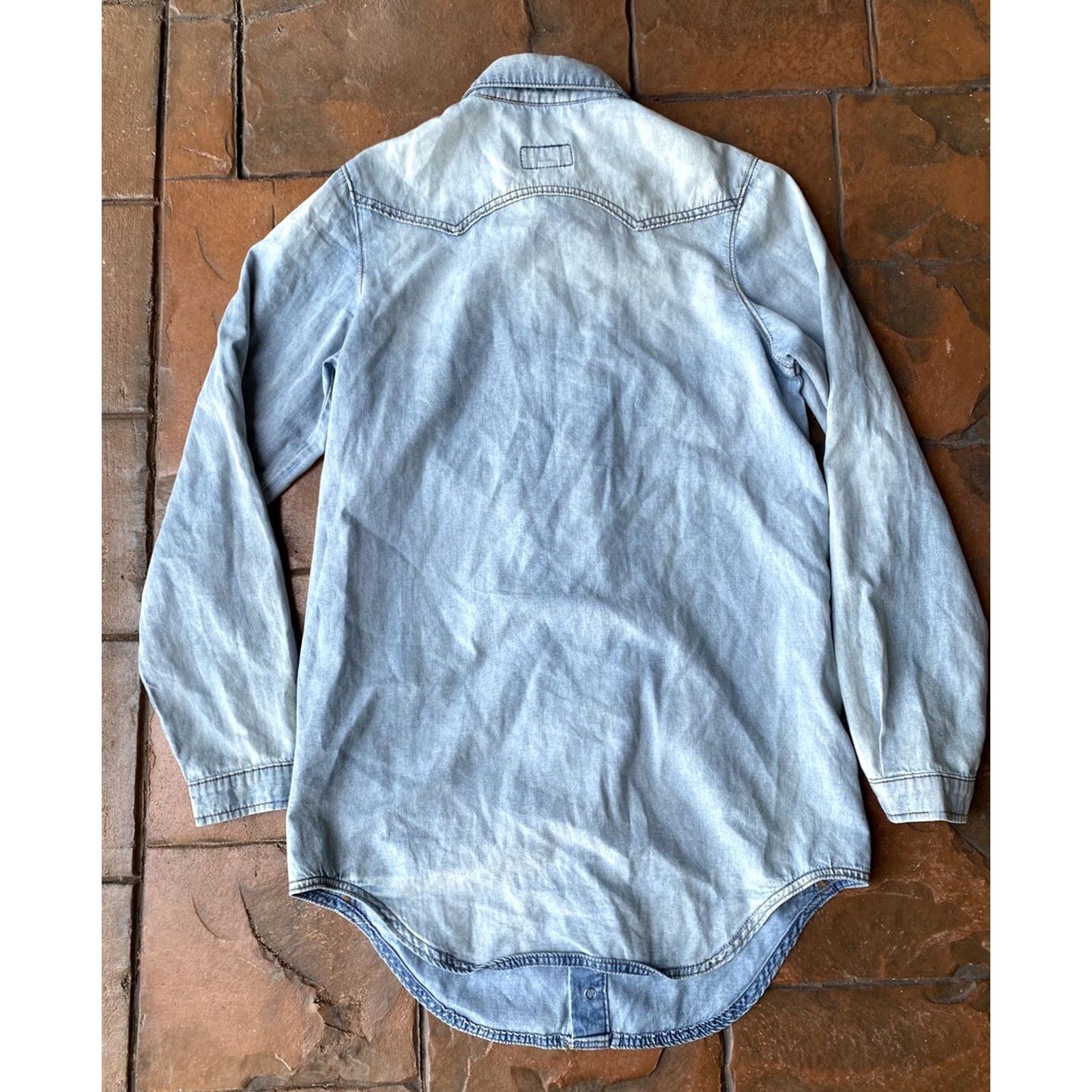 Cult Of Individuality VINTAGE Cult of Individuality Women's Full Zip Pearl Snap Long Sleeve Denim Shirt Small Denim Shirt Women’s Short Sleeve? Wait. Size S / US 4 / IT 40 - 3 Thumbnail