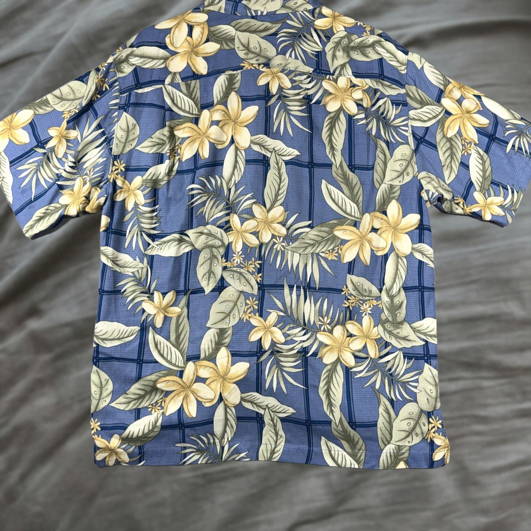Tommy Bahama Tommy Bahama Shirt Mens Large Blue Silk Hawaiian Short Sleeve Button Front Size US L / EU 52-54 / 3 - 1 Thumbnail