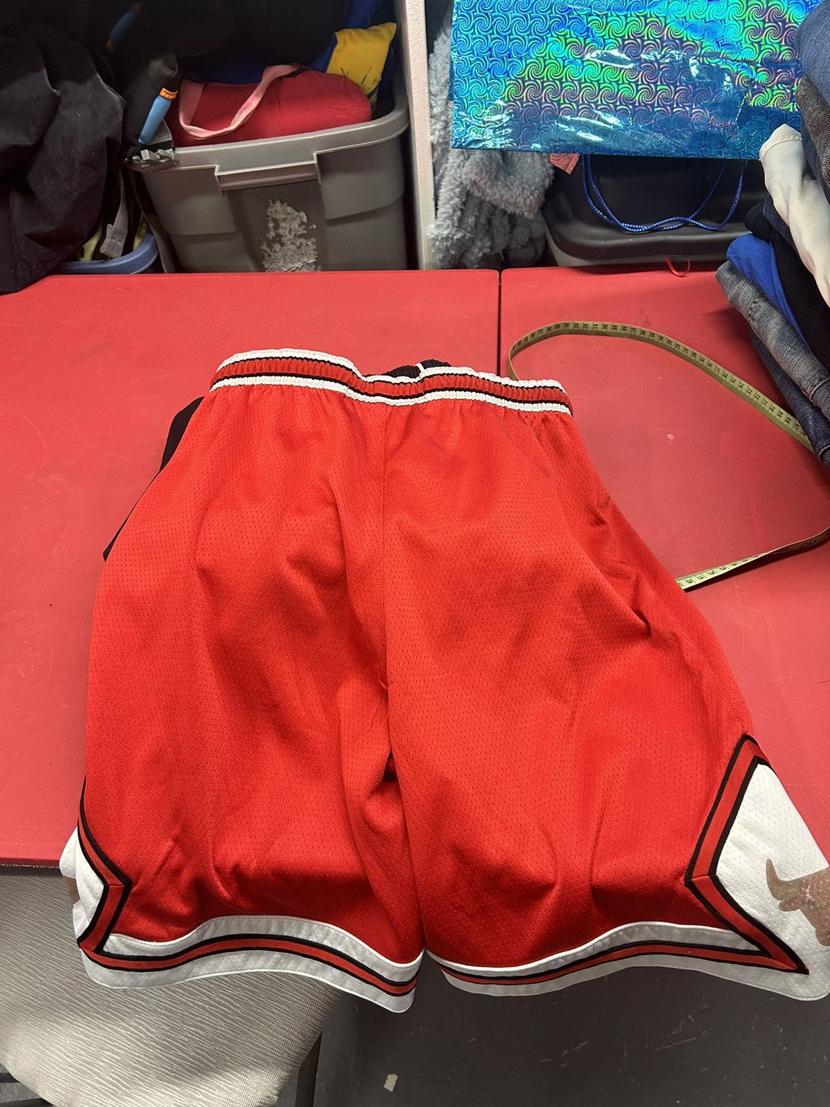 NBA × Nike × Vintage Crazy Vintage 90s Red Nike Chicago Bulls Basketball Shorts Size US 30 / EU 46 - 2 Thumbnail