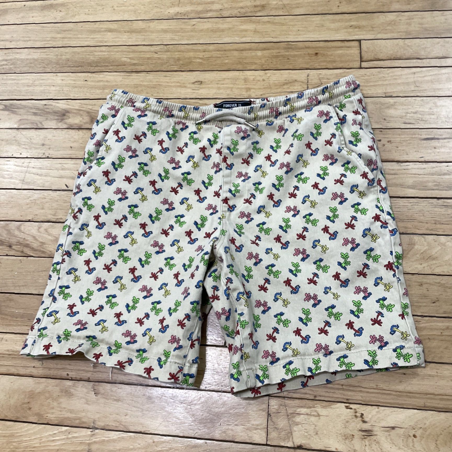 Forever 21 FOREVER 21 Shorts Men L 33 Palm Tree Graphic Abstract 90s Drawstring Stretch Multicolor Beige Size US 33 - 2 Thumbnail