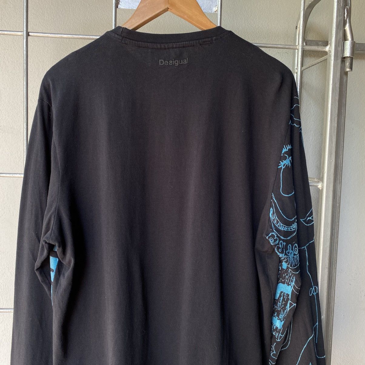 Desigual Derigual Black Long-Sleeve Tee with Blue Graphic Print Size US L / EU 52-54 / 3 - 8 Thumbnail