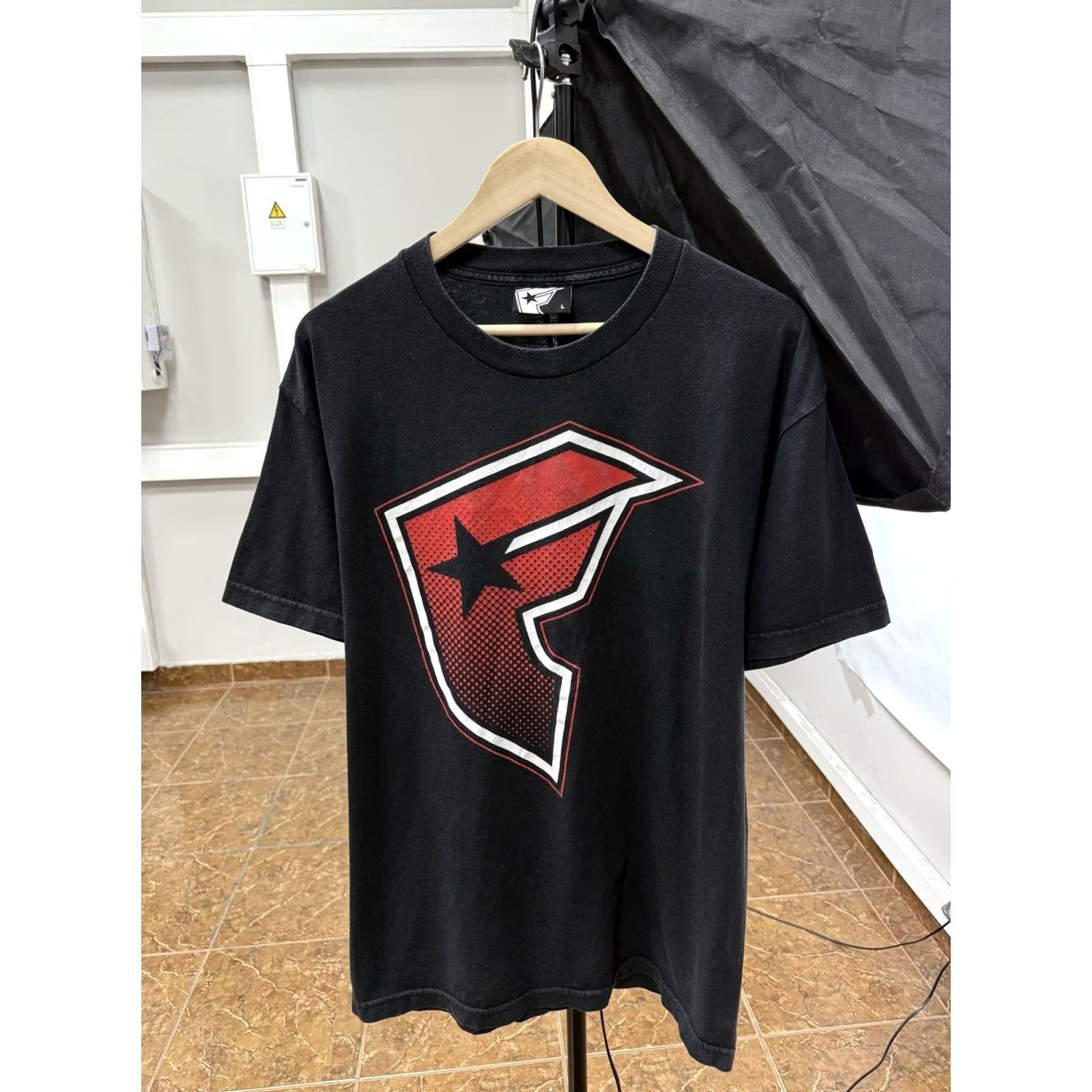 Etro VINTAGE Famous Stars & Straps T-Shirt Retro Black L Mens Size US L / EU 52-54 / 3 - 2 Thumbnail