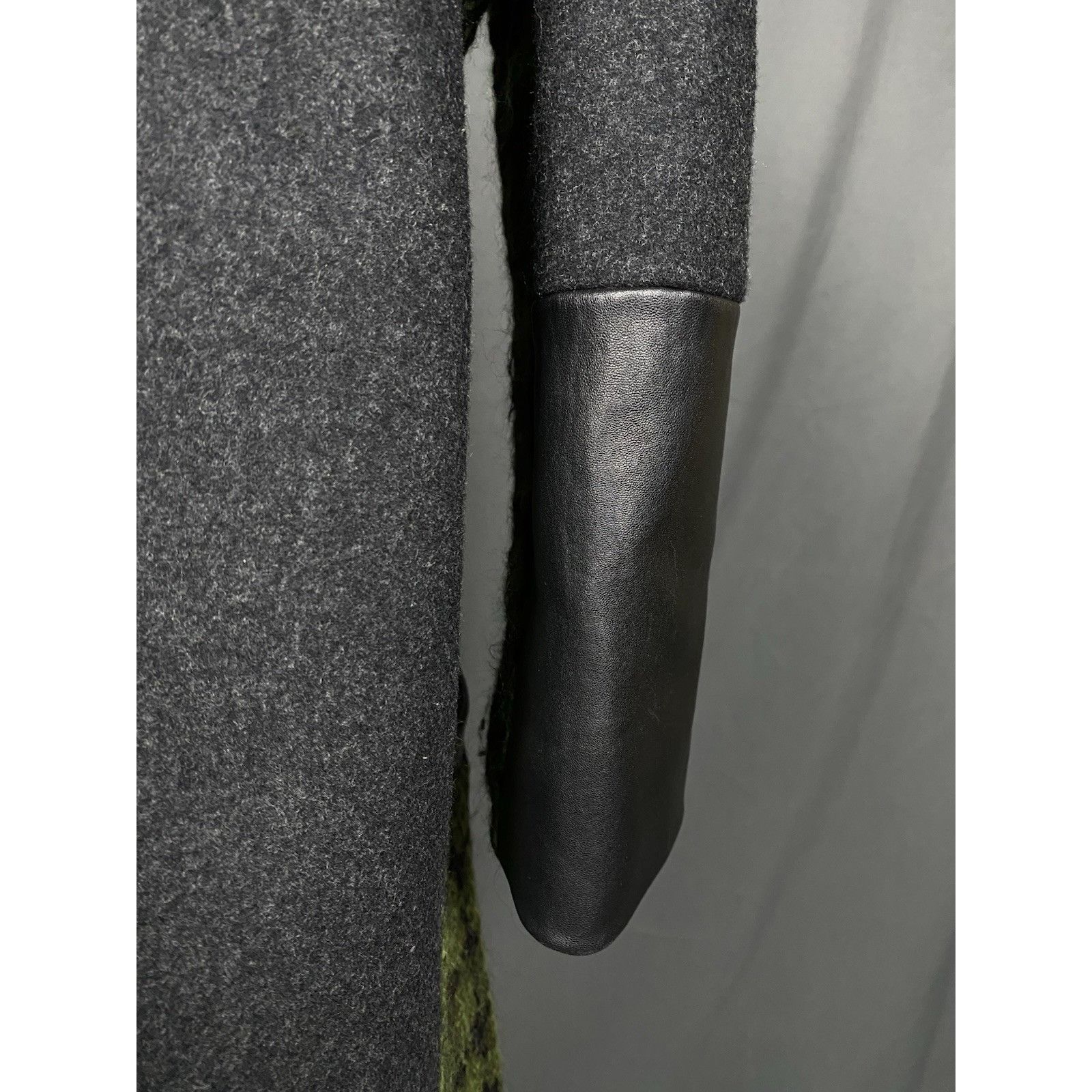 Louis Vuitton Louis Vuitton Green Tweed & Leather Trim Colarless Coat Size Size S / US 4 / IT 40 - 9 Thumbnail