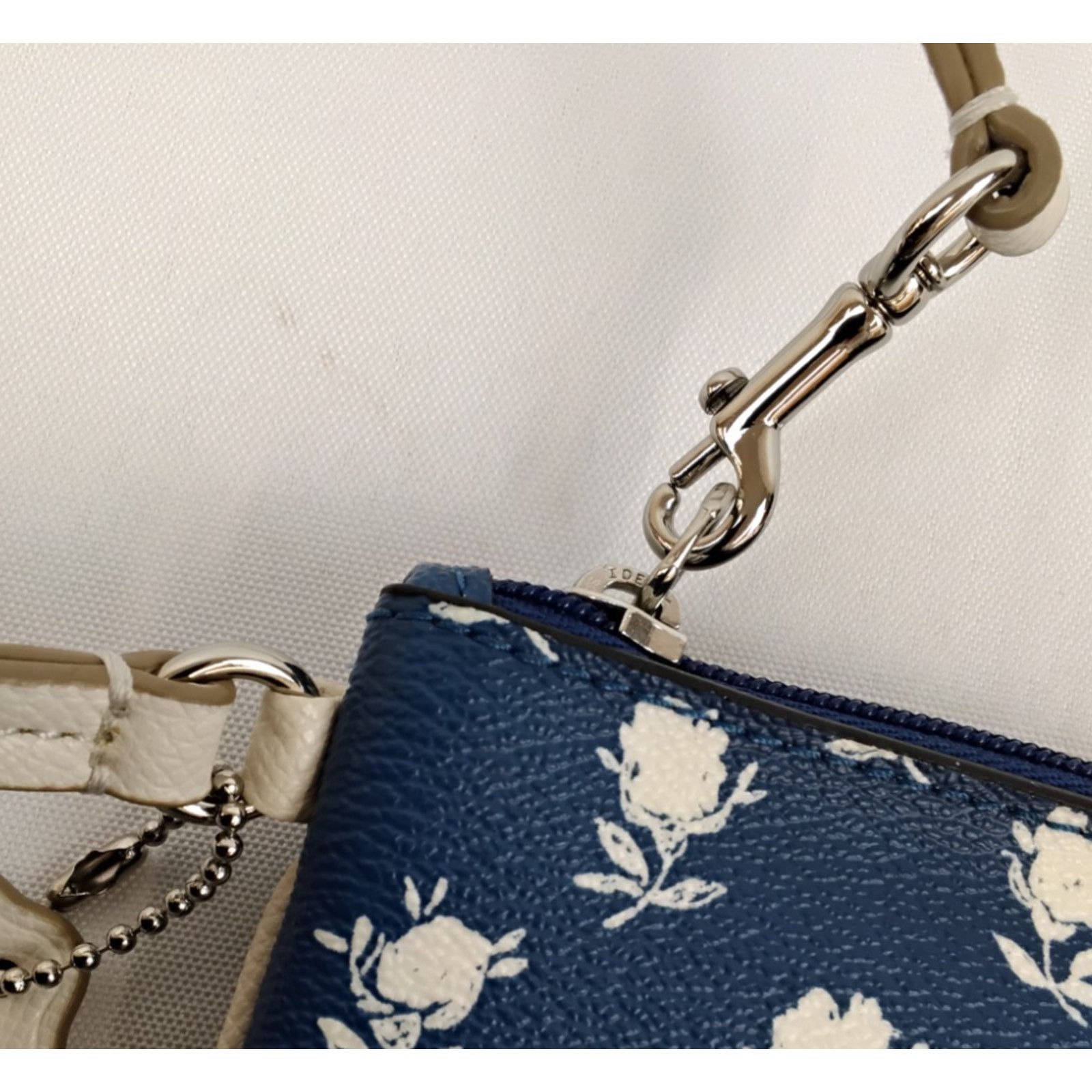 Coach Coach Wristlet Pouch Wallet Blue White Floral Print Leather Size ONE SIZE - 6 Thumbnail
