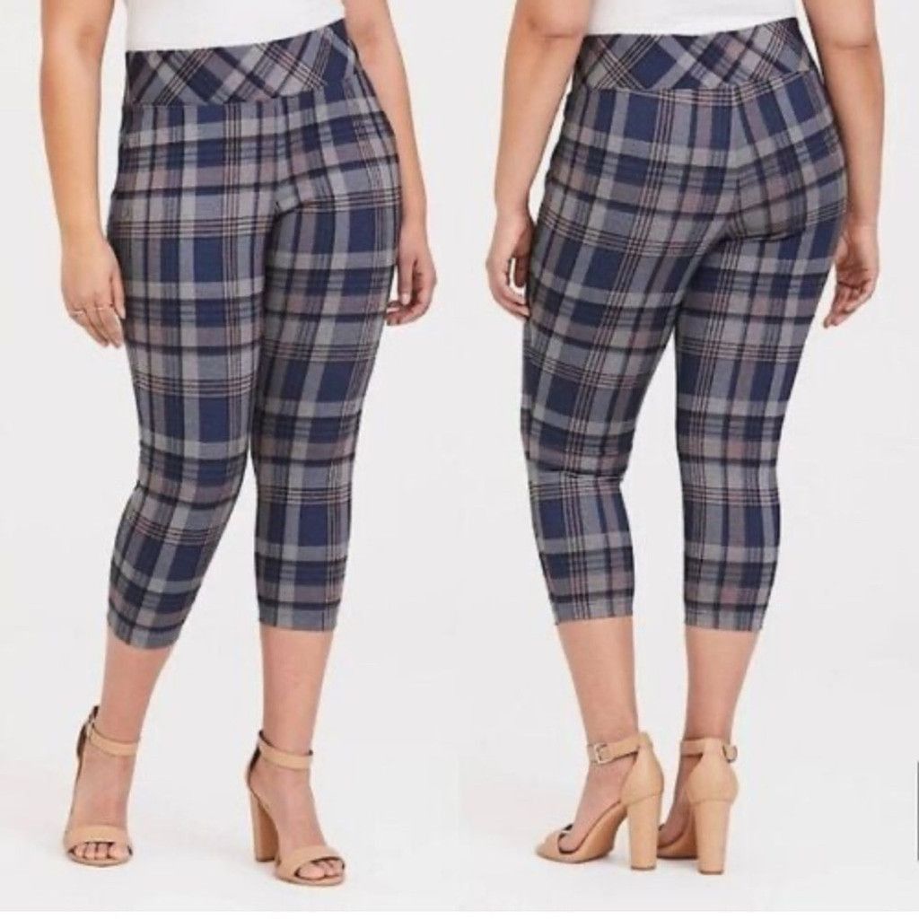 Torrid Torrid Navy and Charcoal Plaid Capris Size 25" / US 0 / IT 36 - 1 Thumbnail