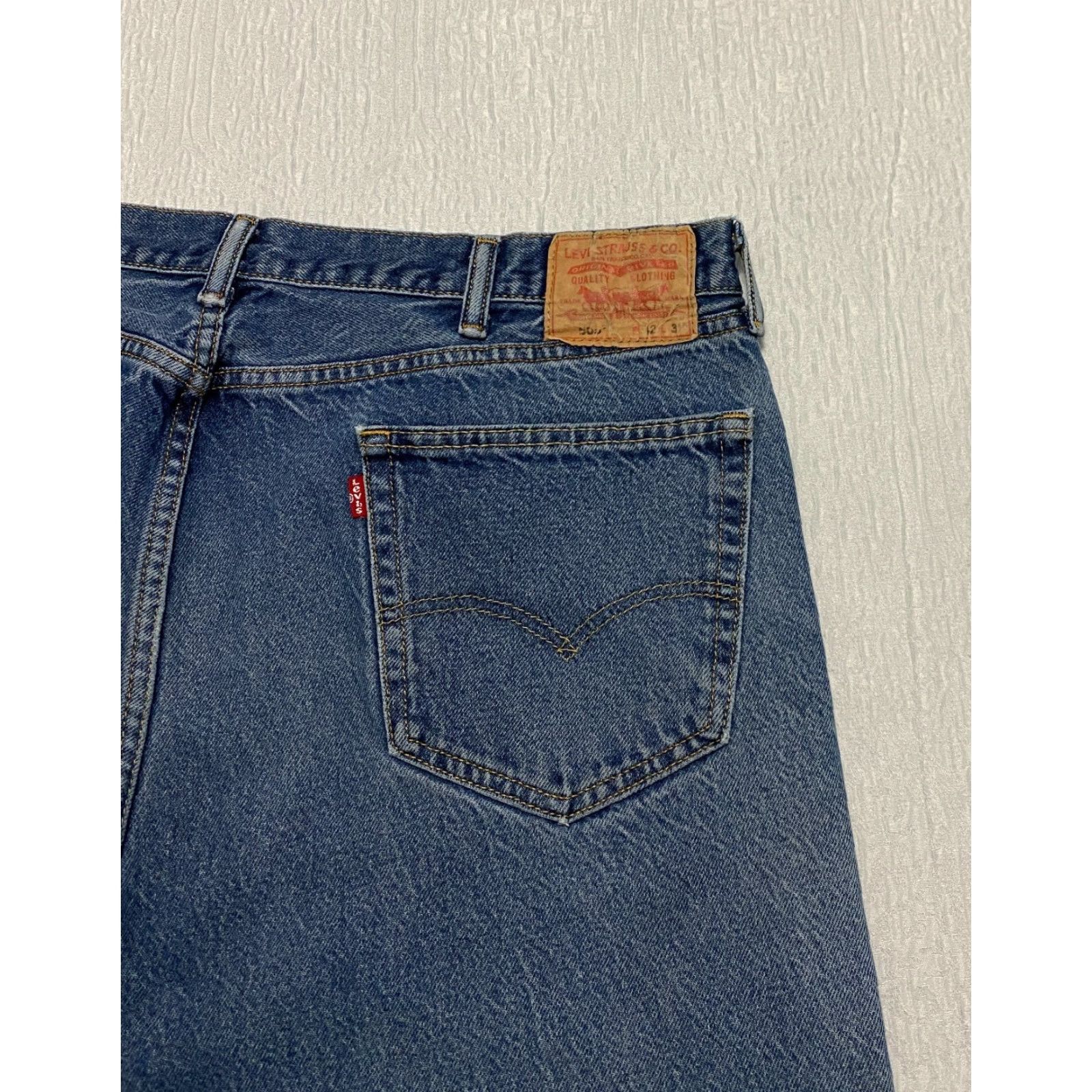 Levi's VINTAGE Levis 505 Jeans Blue Denim Straight Fit 42x32 Mens Jeans 5-Pocket Regular 100% Cotton Blue Denim USA Levi's 500 Series Mens Size US 42 / EU 58 - 4 Thumbnail