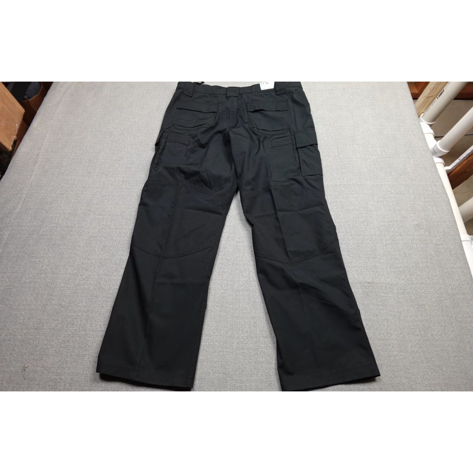 Under Armour Under Armour Pants Mens 42x32 Black Cargo Straight 5-Pocket Relaxed NWT Size US 42 / EU 58 - 4 Thumbnail