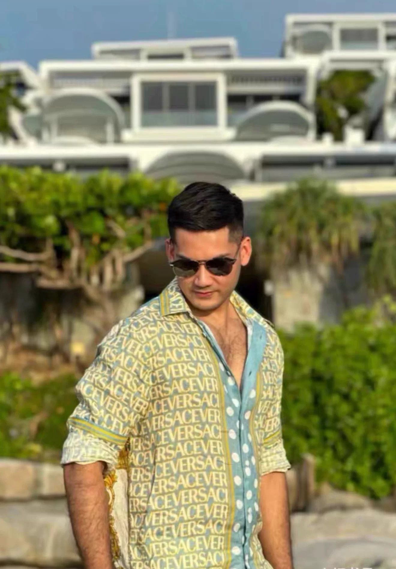 Versace Versace Polka Dot Baroque Print Shirt Size US S / EU 44-46 / 1 - 1 Thumbnail