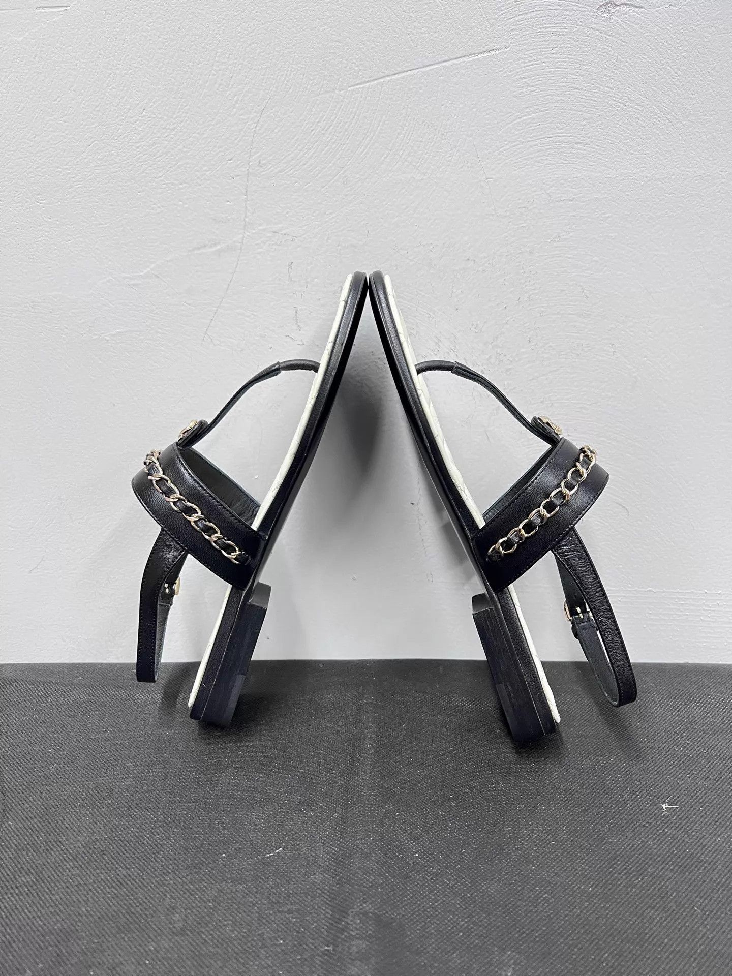 Chanel Chanel Classic CC Leather Chain Thong Sandal 36.5 New Size US 6 / IT 36 - 5 Thumbnail