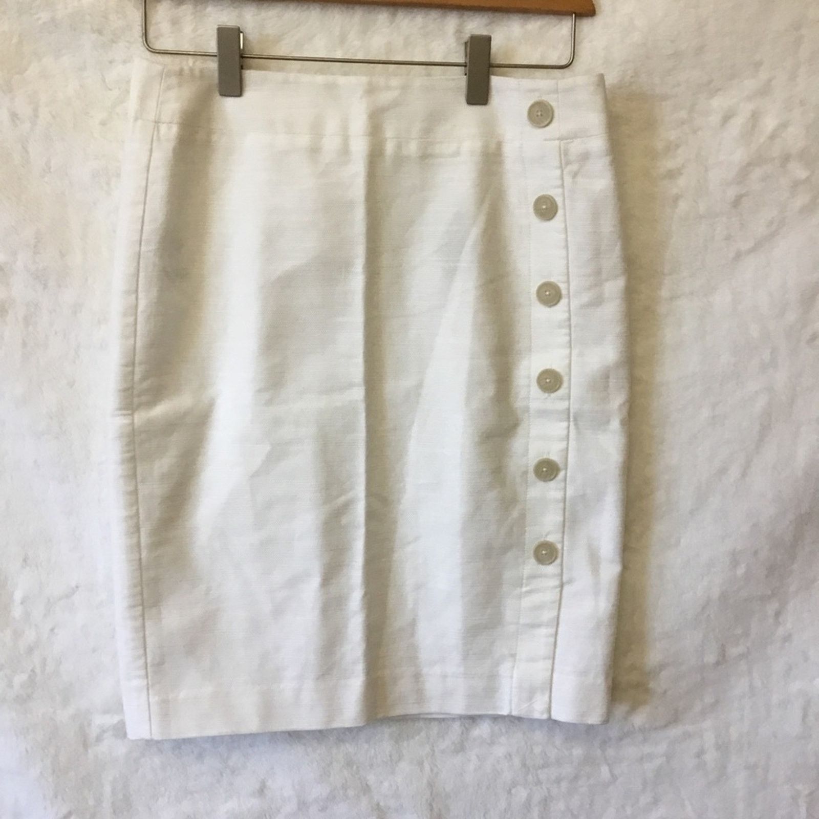 Loft Loft White Button Detail Pencil Skirt Size 27" / US 4 / IT 40 - 5 Thumbnail