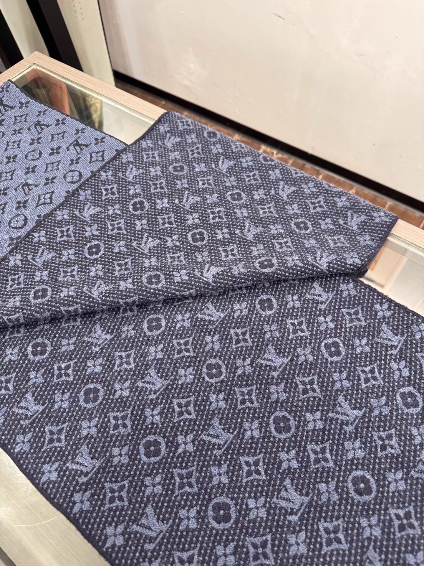 Louis Vuitton LV Blue Monogram Print Double-sided Tassel Wool Scarf Size ONE SIZE - 5 Thumbnail