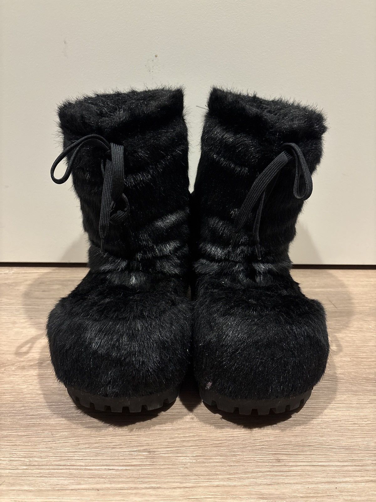 Balenciaga Balenciaga Alaska Fur Boots Size US 10 / EU 43 - 1 Thumbnail