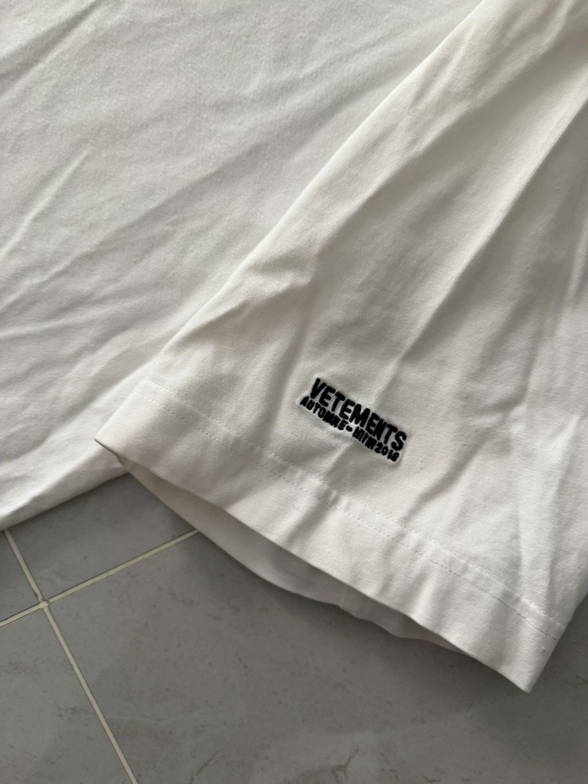 Vetements Vetements AW18 Genetically Modified White Oversized T Sz.XS Size US XS / EU 42 / 0 - 4 Thumbnail