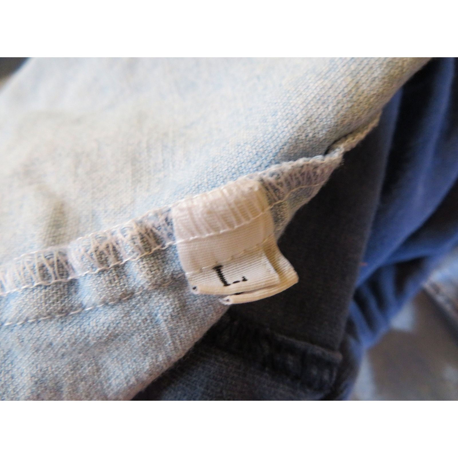 Other Daffy Duck Button Up shirt, Embroidered Logo, Blue L 1990s Size US L / EU 52-54 / 3 - 4 Thumbnail