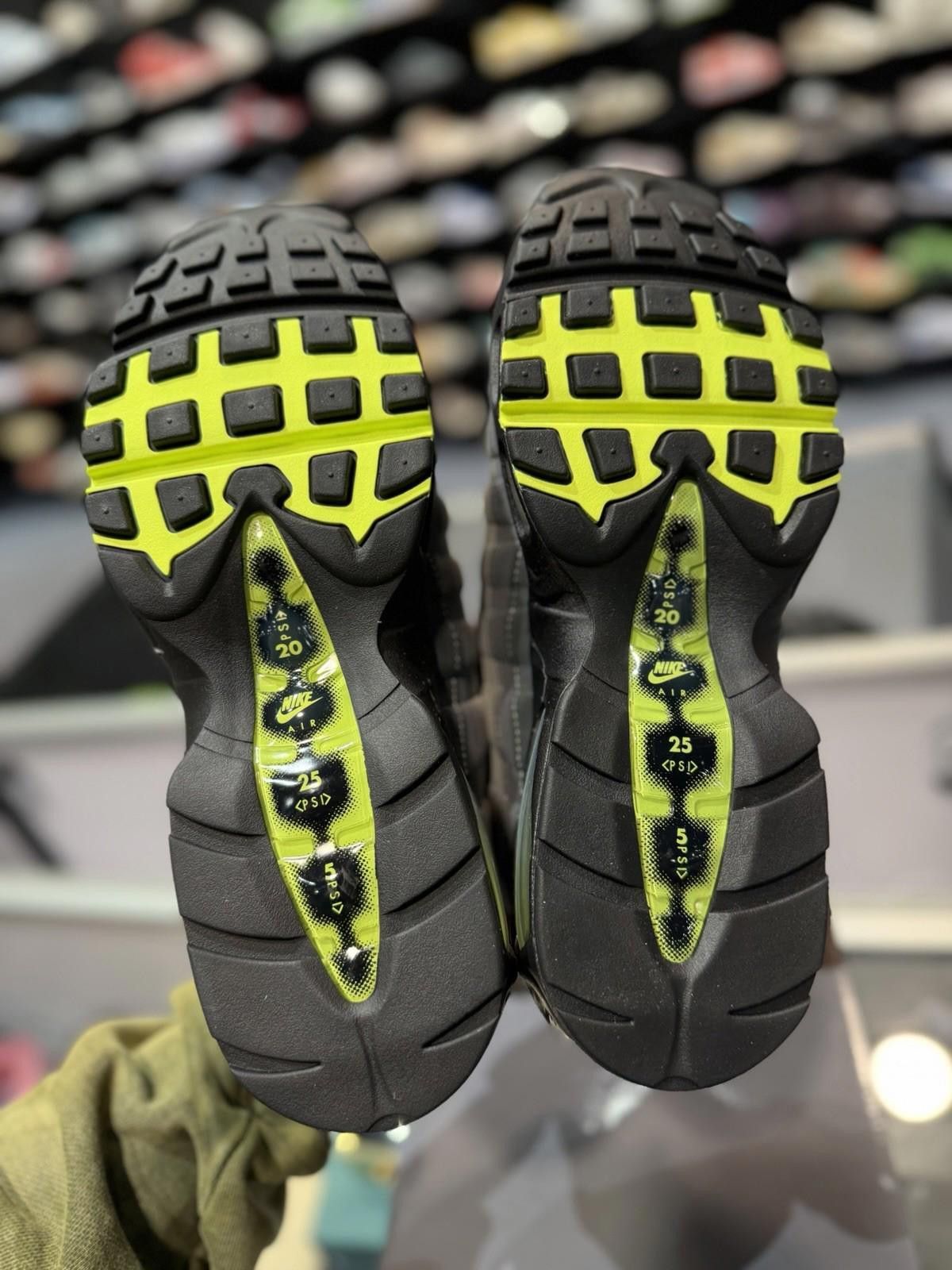 Nike Size 11 - Nike Air Max 95 OG 2025/2026 Neon (HM4740 001) Size US 11 / EU 44 - 12 Thumbnail