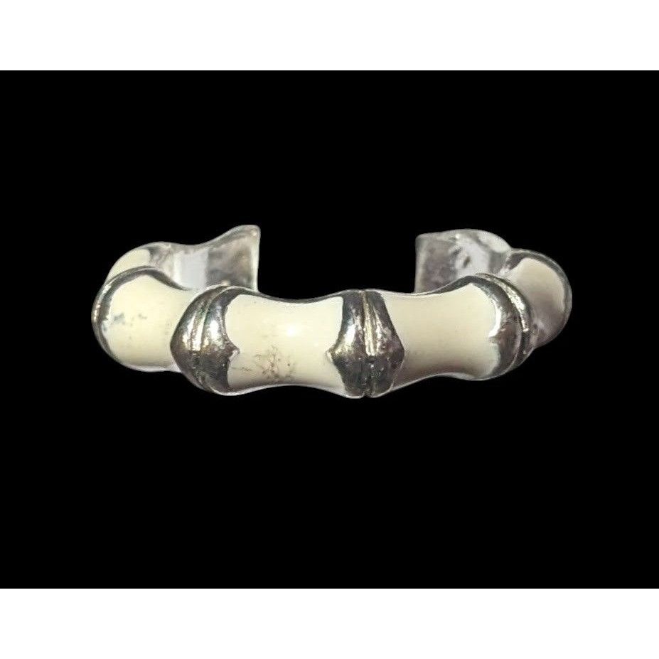 Other Vintage Cream And Silver Tone Bamboo Style Fashion Ring Size Size ONE SIZE - 7 Thumbnail