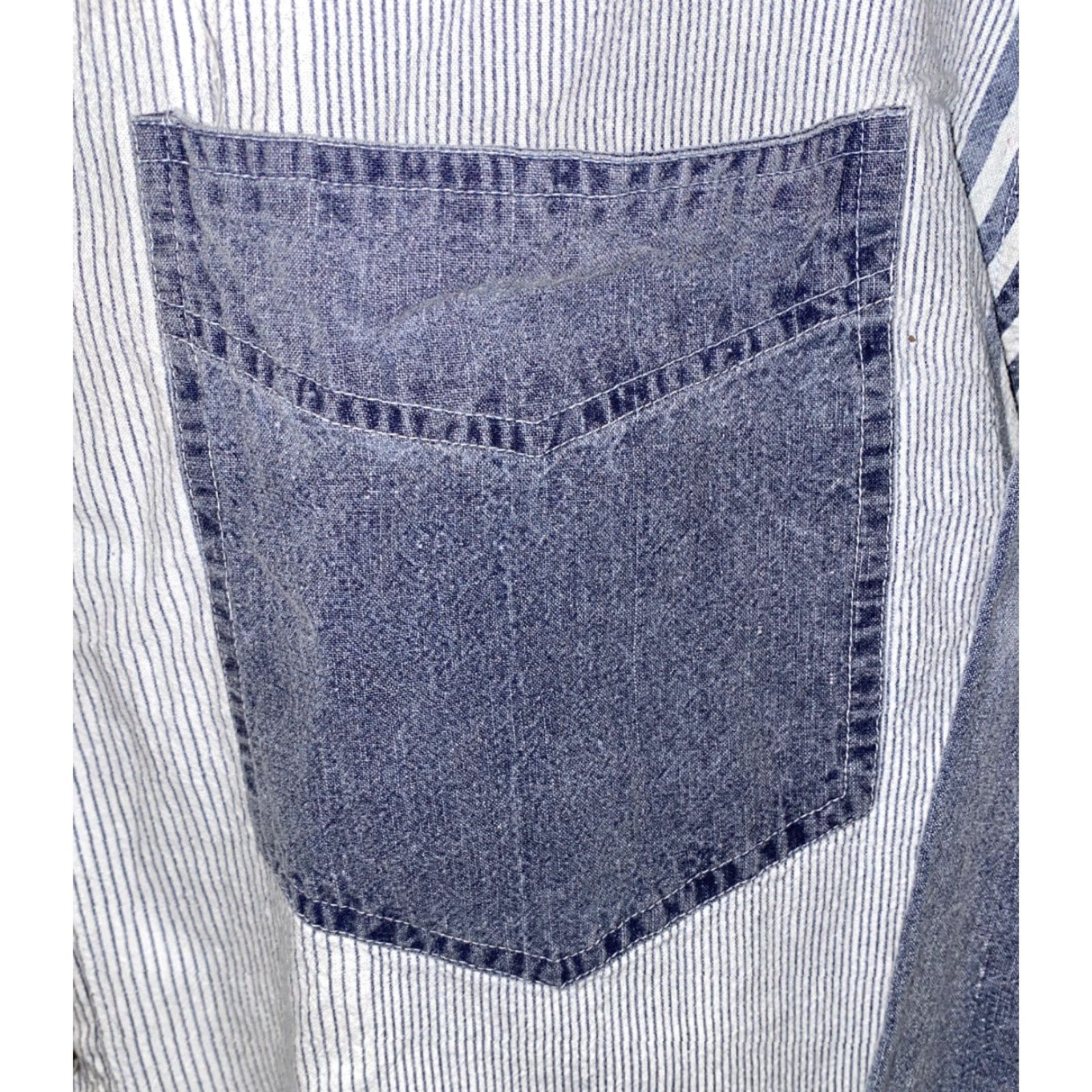 Vintage VINTAGE Sierra Pacific Men's Long Sleeve Button-Up Shirt Adult Large Gray/White Striped Casual Size US L / EU 52-54 / 3 - 4 Thumbnail
