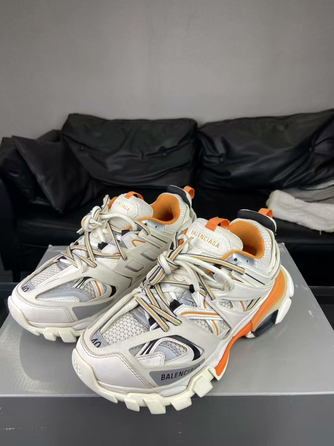 Balenciaga Balenciaga White Lowtop Sneakers 7.5 Men Size US 7.5 / EU 40-41 - 1 Thumbnail