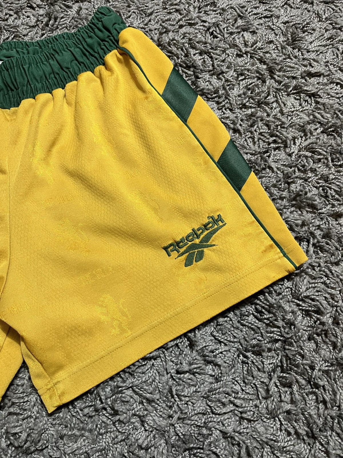Reebok REEBOK ASTON VILLA VINTAGE 1996/97 FOOTBALL SOCCER SHORTS Size US 30 / EU 46 - 3 Thumbnail