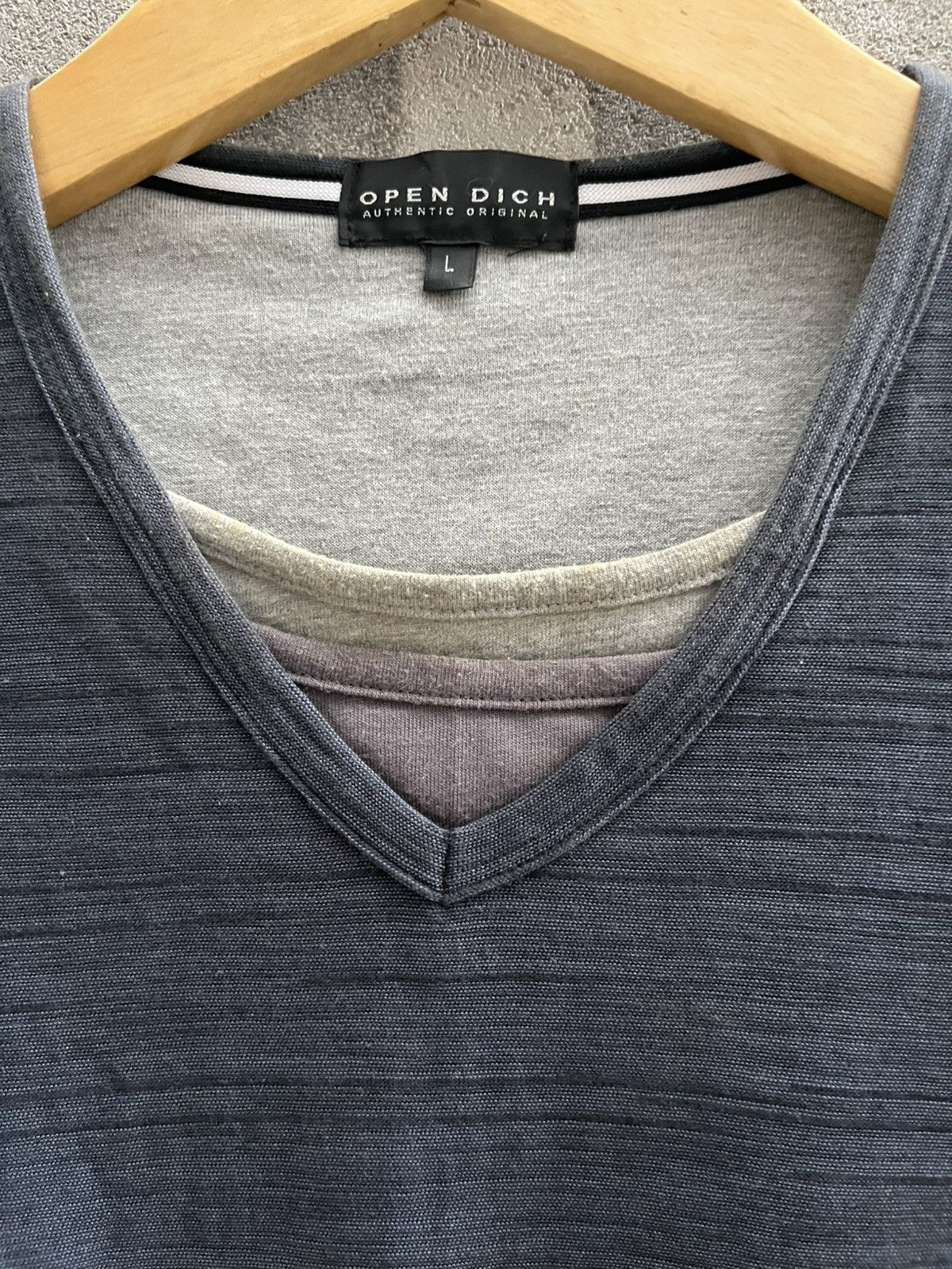 If Six Was Nine × Issey Miyake × Japanese Brand Open Pitch V-Neck Textured Tee - Charcoal Grey Size US L / EU 52-54 / 3 - 3 Thumbnail