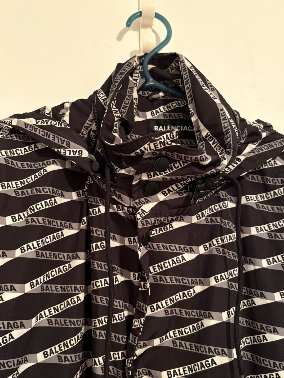 Balenciaga Balenciaga 2019 logo monogram Windbreaker Size US S / EU 44-46 / 1 - 3 Thumbnail