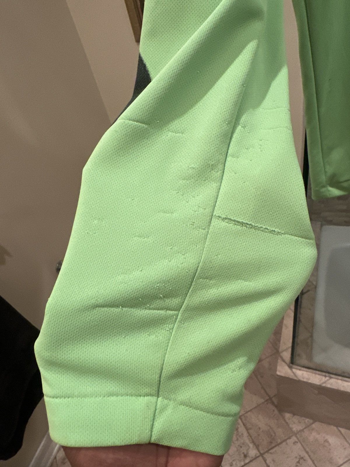 Comme des Garcons Comme Des Garçons Cdg Long sleeve Breaking News green Size US XL / EU 56 / 4 - 7 Thumbnail