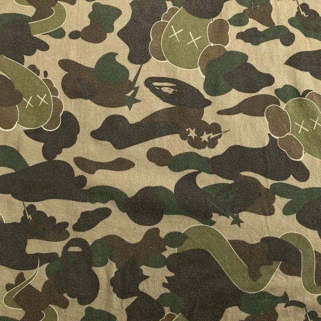 Bape × Kaws 🔥Reversible🔥 KAWS × BAPE CAMO T-shirt a bathing ape Bendy Size US L / EU 52-54 / 3 - 4 Thumbnail
