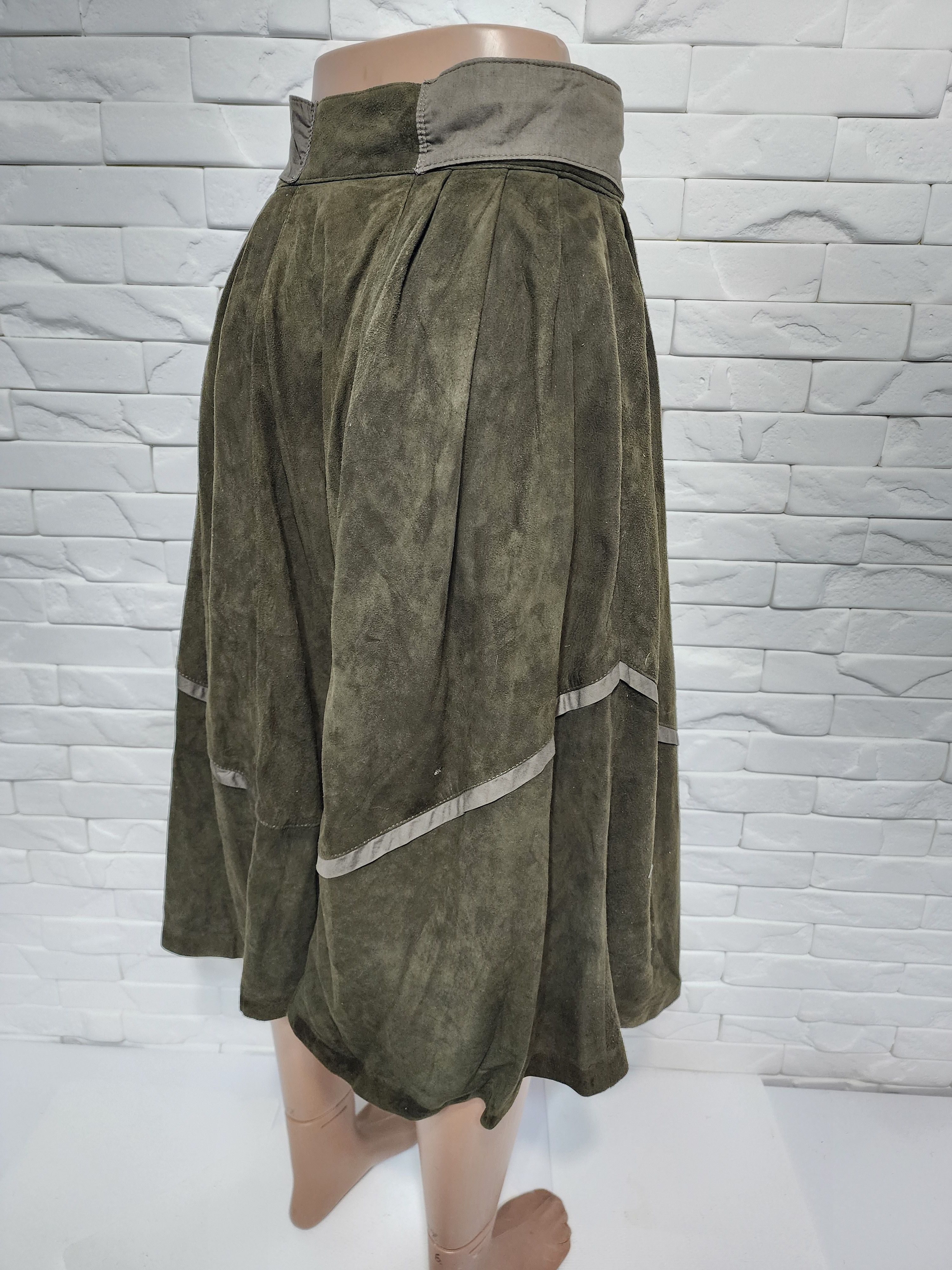 Genuine Leather Green leather skirt. Stylish green suede skirt. Size 27" / US 4 / IT 40 - 6 Thumbnail