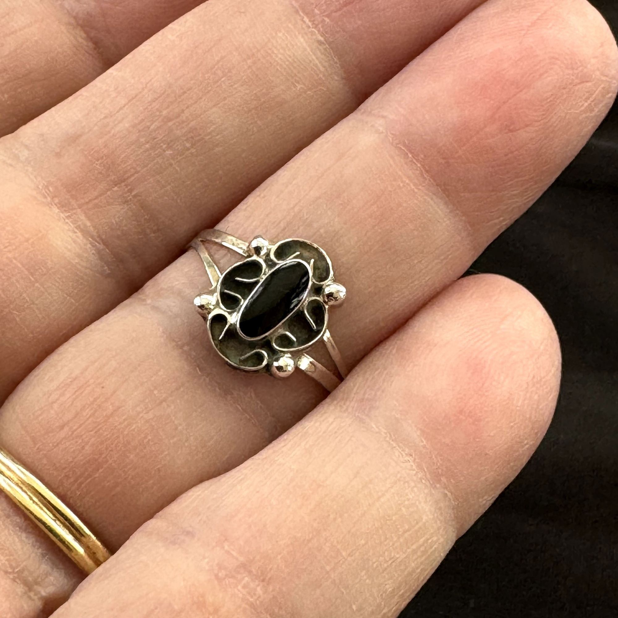 Vintage Vintage Sterling Silver 925 Black Onyx Bezel Set Scroll Bord Size ONE SIZE - 7 Thumbnail