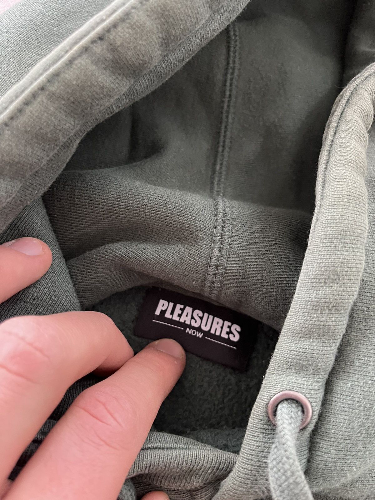Pleasures Vintage Rare Pleasures Green Hoodie Sleeve Logo Y2K sk8 Size US L / EU 52-54 / 3 - 12 Thumbnail
