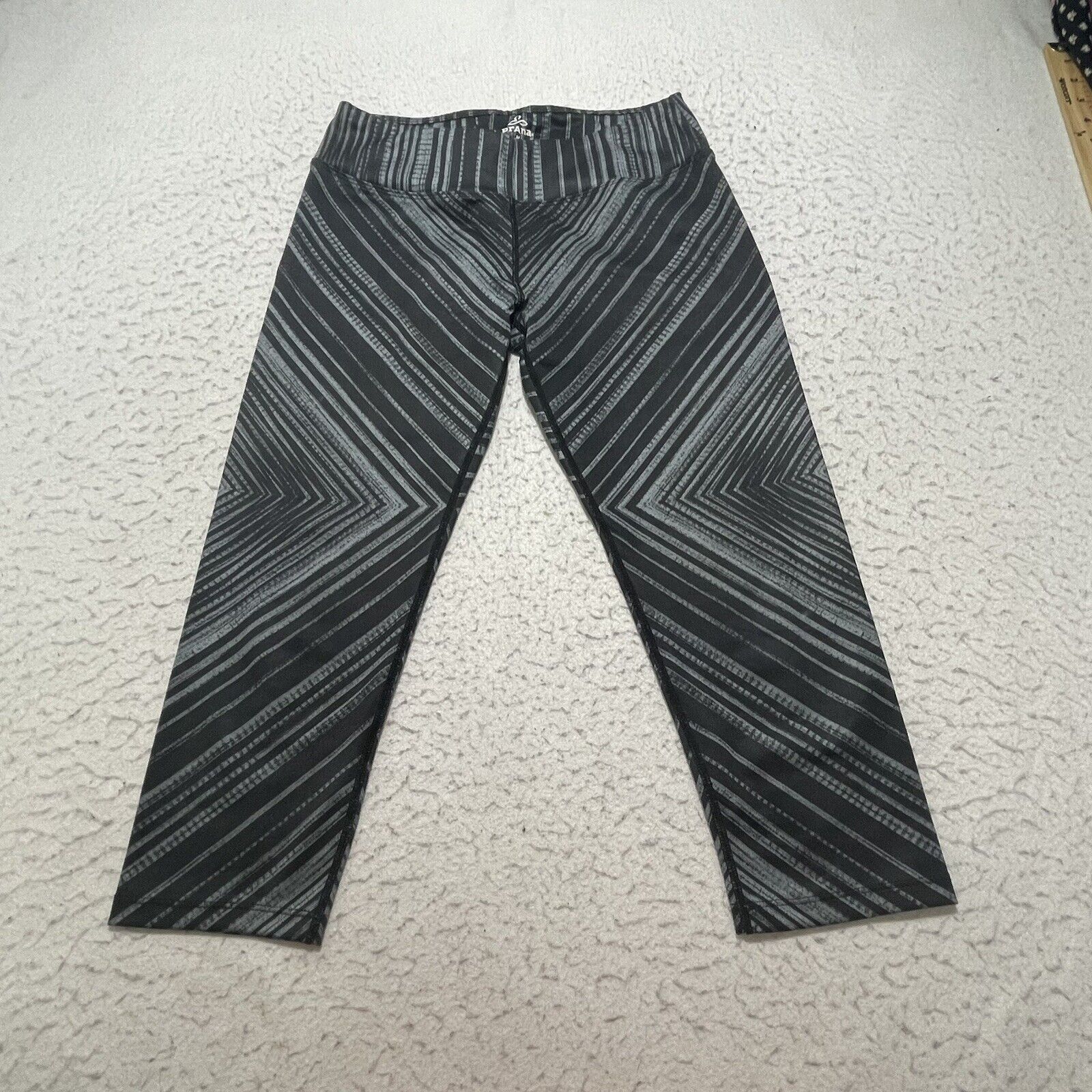 Prana PrAna Roxanne Capri Leggings Striped Athletic Pants Stretch Size 32" / US 10 / IT 46 - 1 Thumbnail