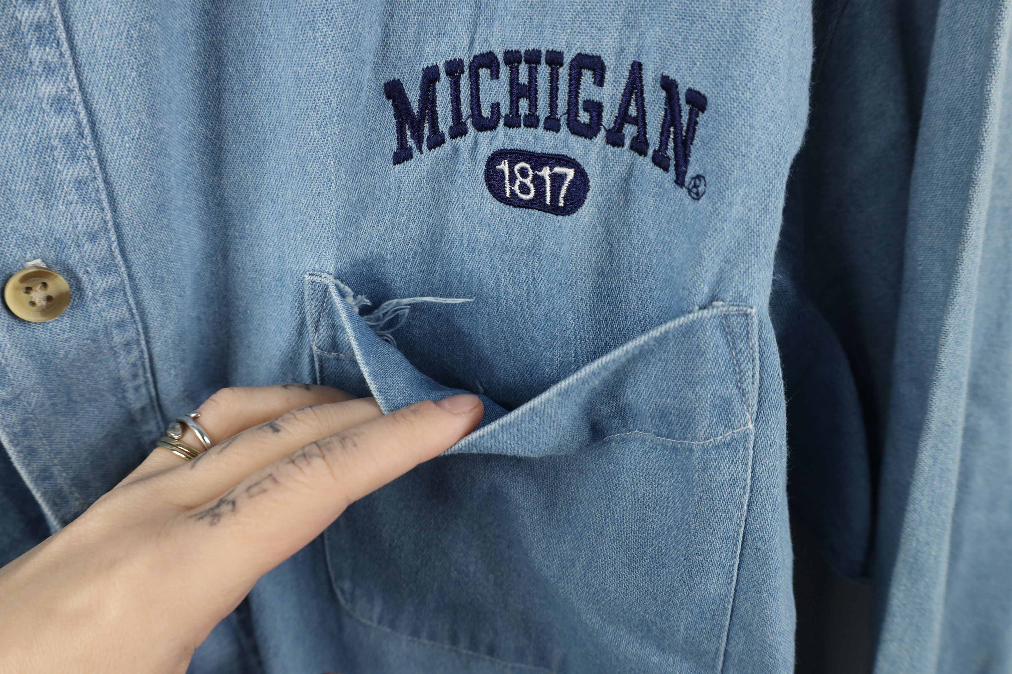Vintage Vintage 90s Spell University of Michigan Denim Button Shirt Size US L / EU 52-54 / 3 - 5 Thumbnail