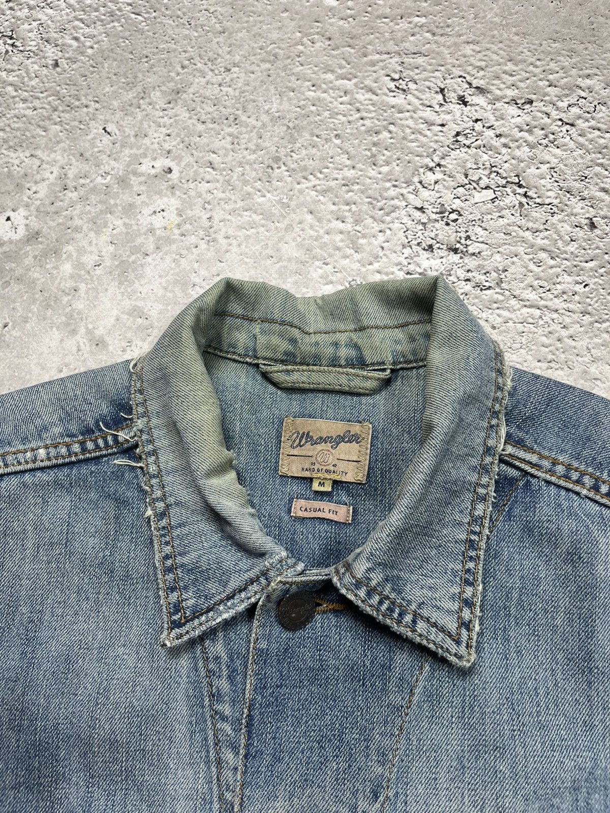 Wrangler Wrangler Distressed Denim Jacket Casual Fit M Size Size US M / EU 48-50 / 2 - 4 Thumbnail