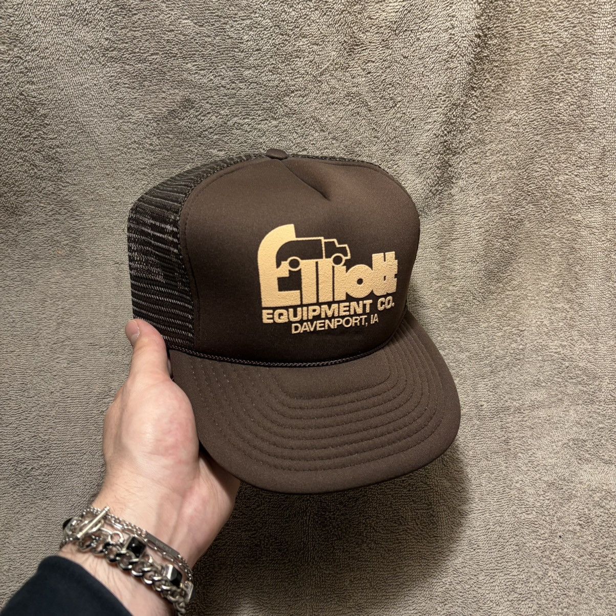 Vintage Vintage Brown Mesh Trucker Hat SnapBack Elliott Equipment Size ONE SIZE - 1 Thumbnail