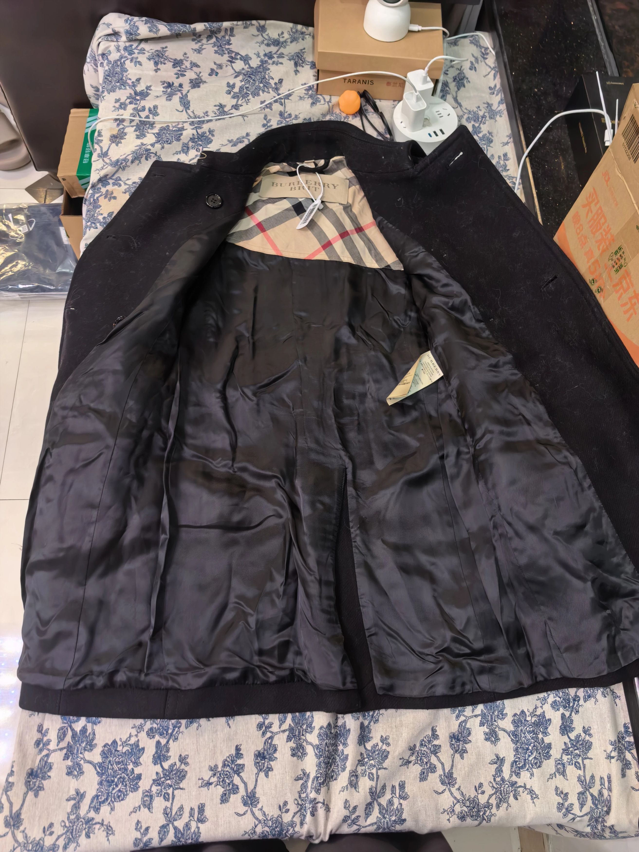 Burberry Burberry Classic Double-Breasted Black Wool Coat UK4 Size XS / US 0-2 / IT 36-38 - 4 Thumbnail