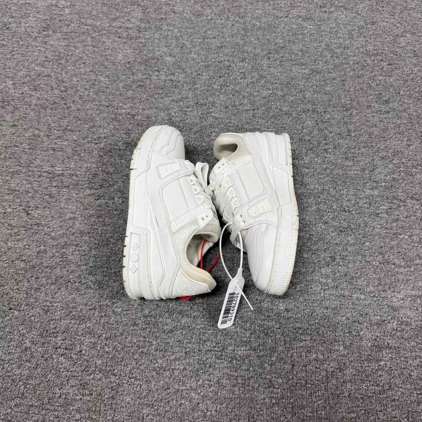 Louis Vuitton LV white Trainer 36.5 97 new Size US 6 / IT 36 - 4 Thumbnail