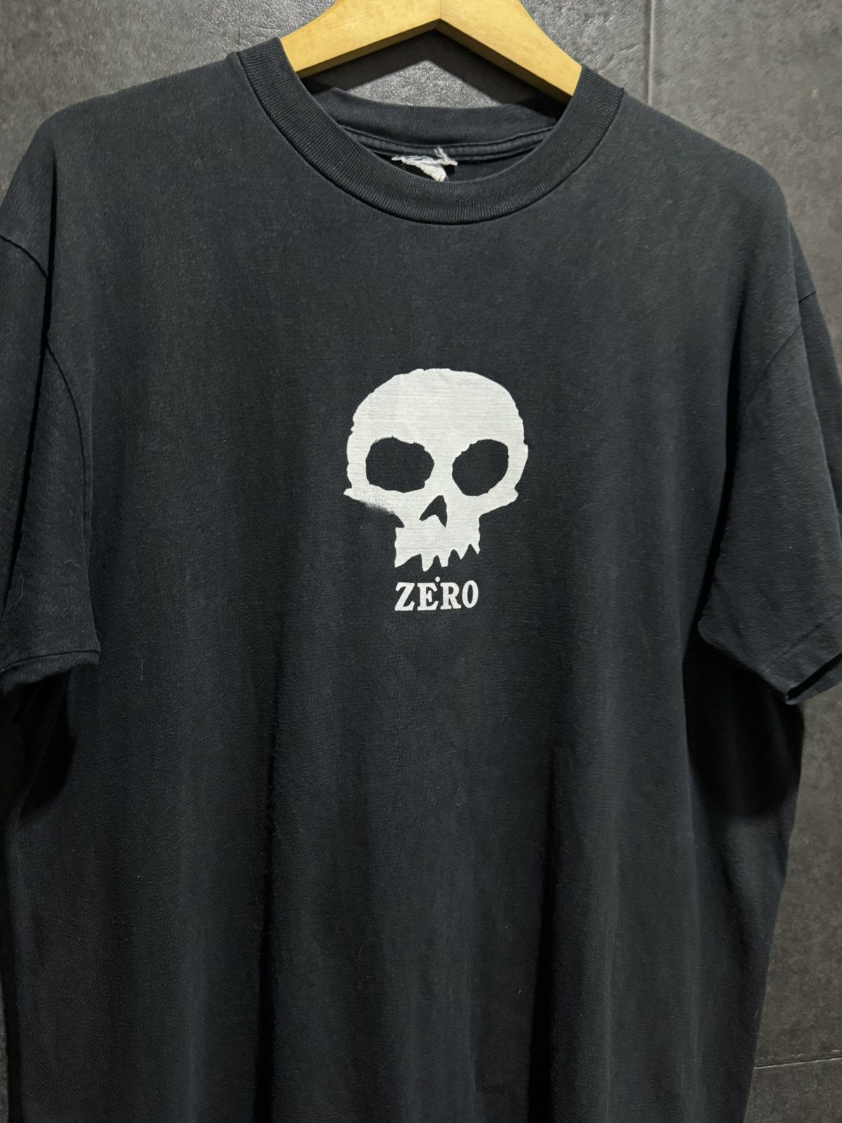 Other Vintage 90s Zero Skateboards Skull Tshirt Size US L / EU 52-54 / 3 - 4 Thumbnail