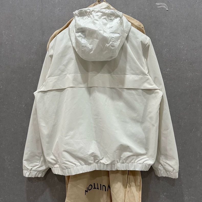 Louis Vuitton Louis Vuitton white print inside jacket Size US L / EU 52-54 / 3 - 2 Thumbnail