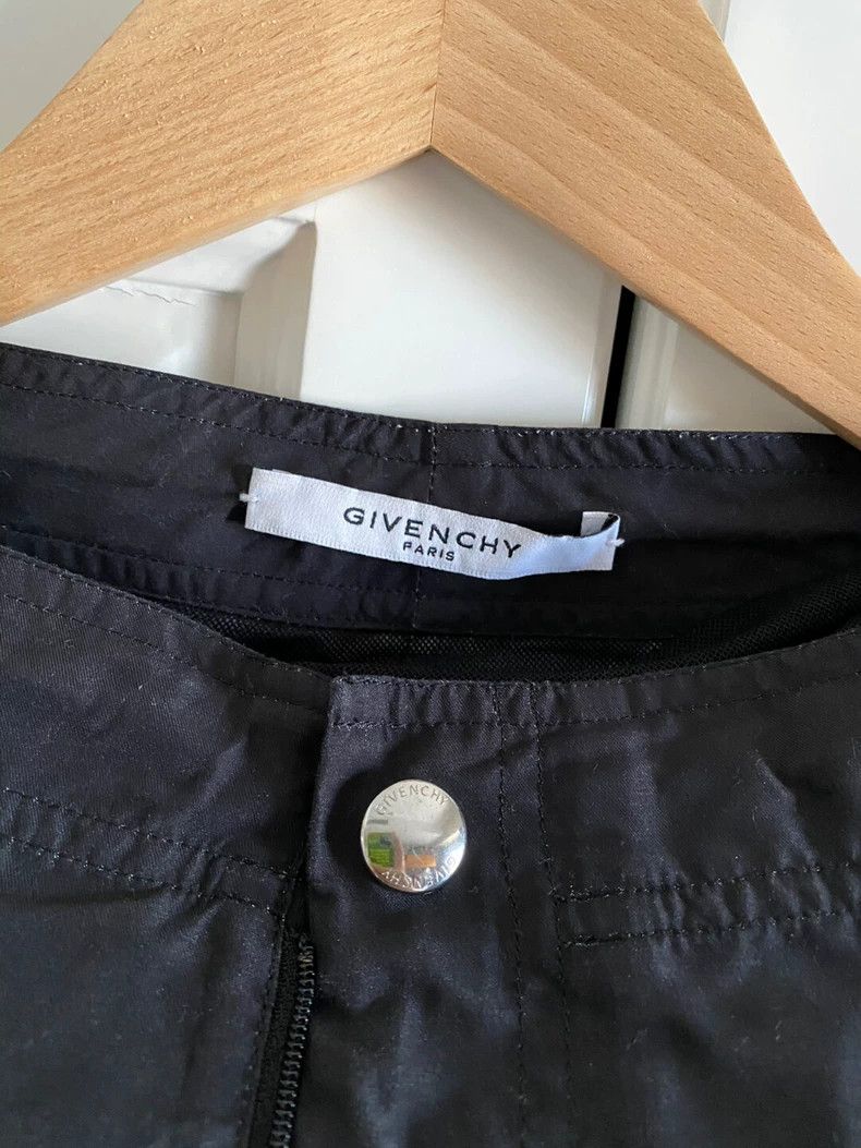 Givenchy Givenchy SizeS Classic five-star beach shorts Size US 28 / EU 44 - 2 Thumbnail