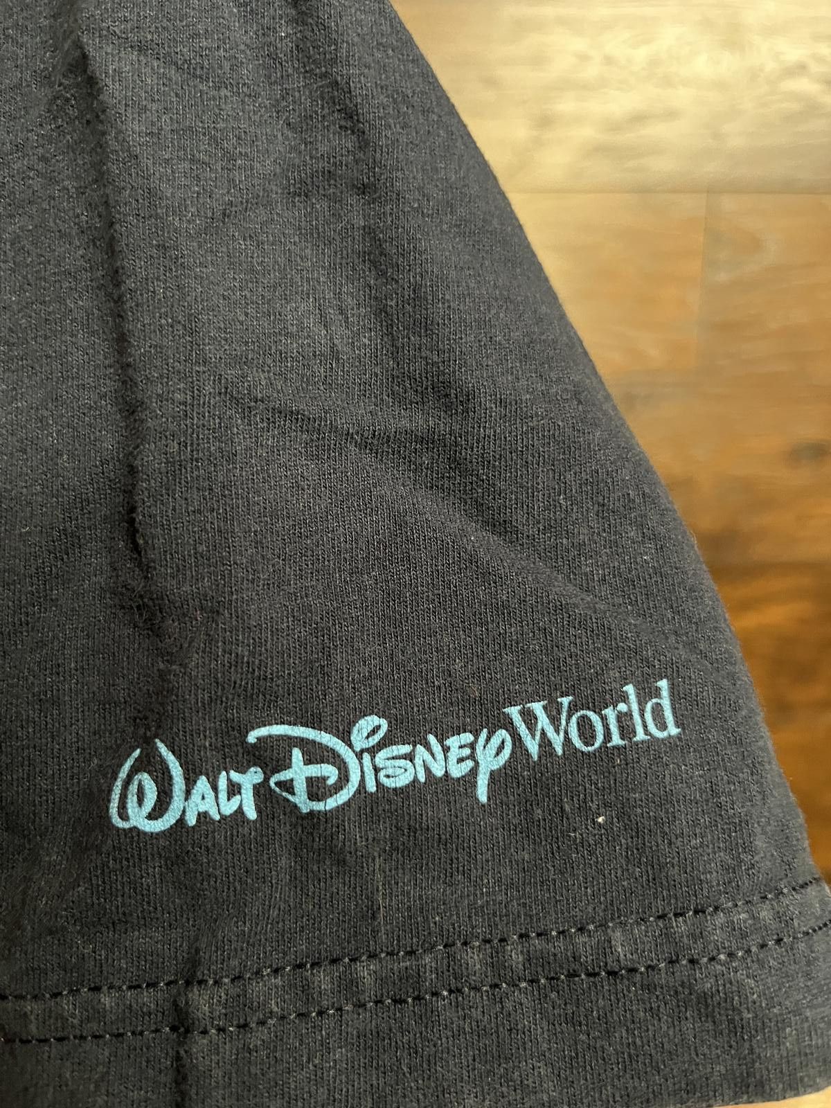 Disney Surfing x Mickey Mouse Ears T-shirt -2000 Year of the Dragon Size US XL / EU 56 / 4 - 4 Thumbnail