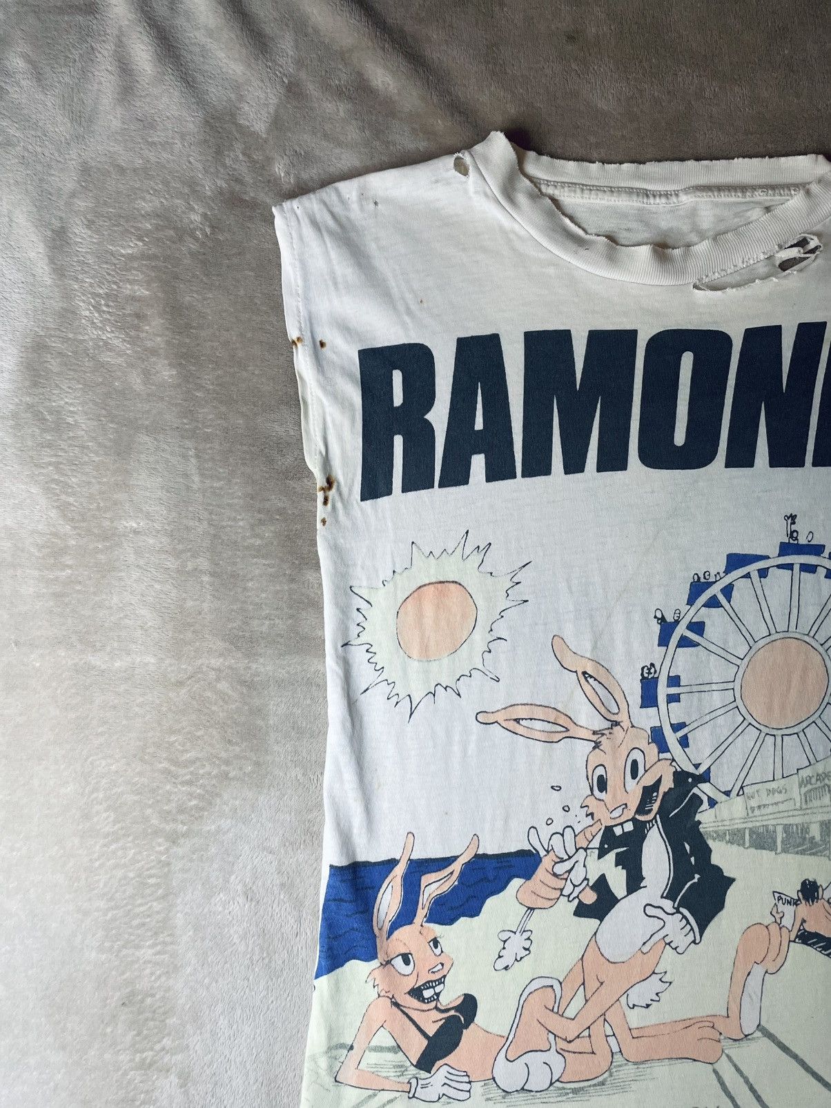 Other Rare Vintage Ramones T-Shirt „Rockaway Beach“ Size US S / EU 44-46 / 1 - 8 Thumbnail