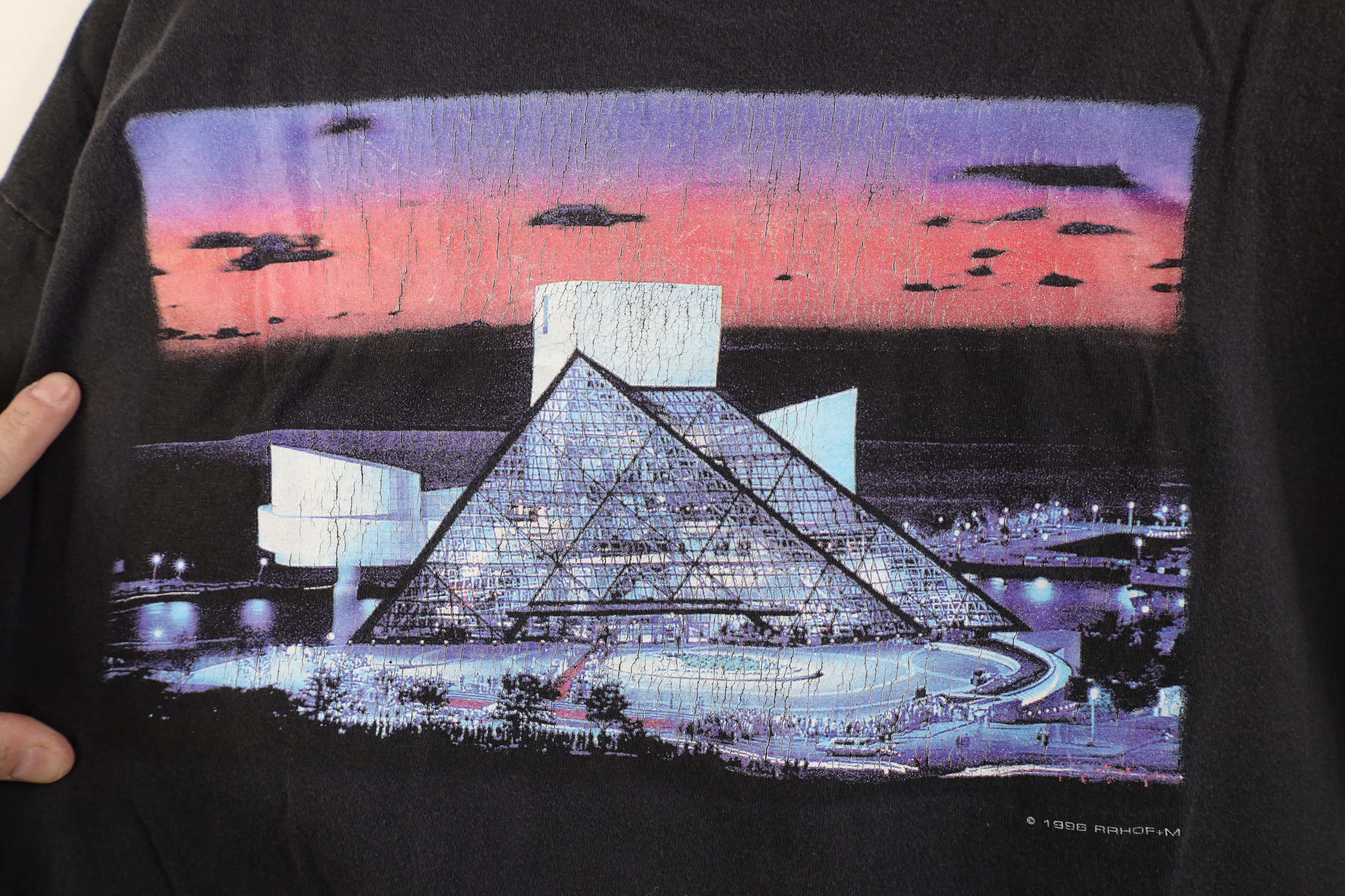 Vintage Vintage 90s That Rock Built Rock N Roll Hall of Fame T-Shirt Size US L / EU 52-54 / 3 - 11 Thumbnail