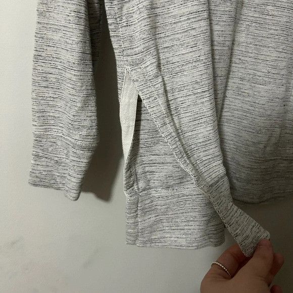 American Eagle Outfitters Aerie Grey & White Crewneck Size XXS / US 00 / IT 34 - 2 Thumbnail