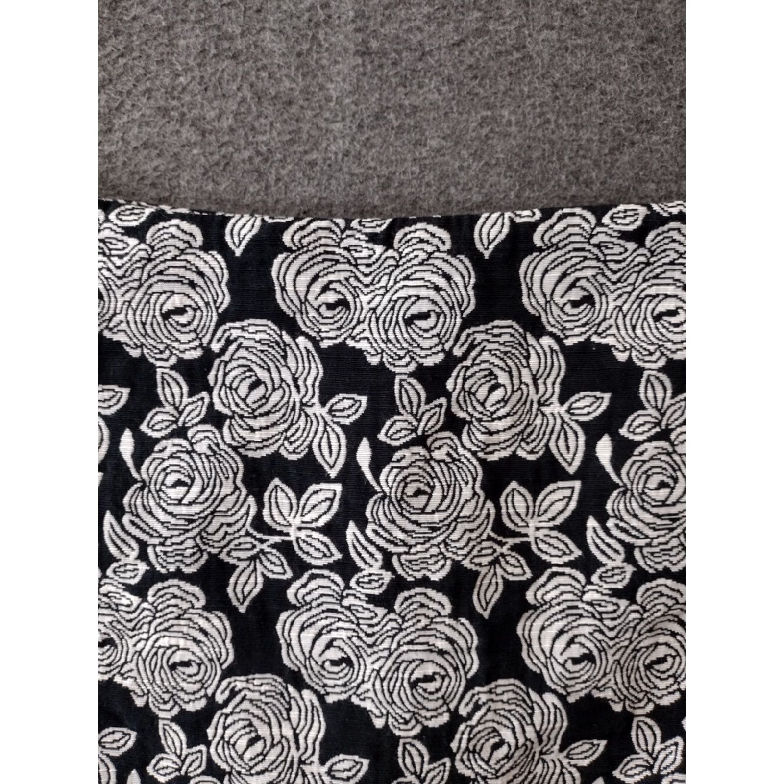 Forever 21 FOREVER 21 Black & White Rose Floral A-Line Mini Skirt Women's L Size 36" / US 14 / IT 50 - 3 Thumbnail
