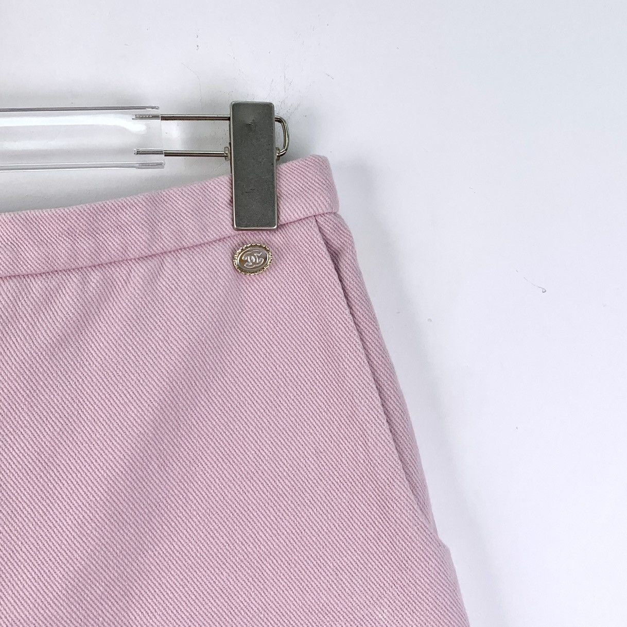 Chanel Chanel Pink CC Logo Cotton Casual Bermuda Shorts K26WX Size 25" / US 0 / IT 36 - 3 Thumbnail
