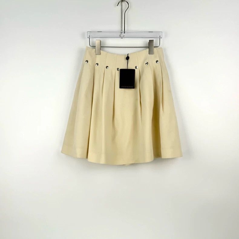 Louis Vuitton Louis Vuitton Beige silver buttoned pleated skirt 2505-Next Size 35" - 3 Thumbnail