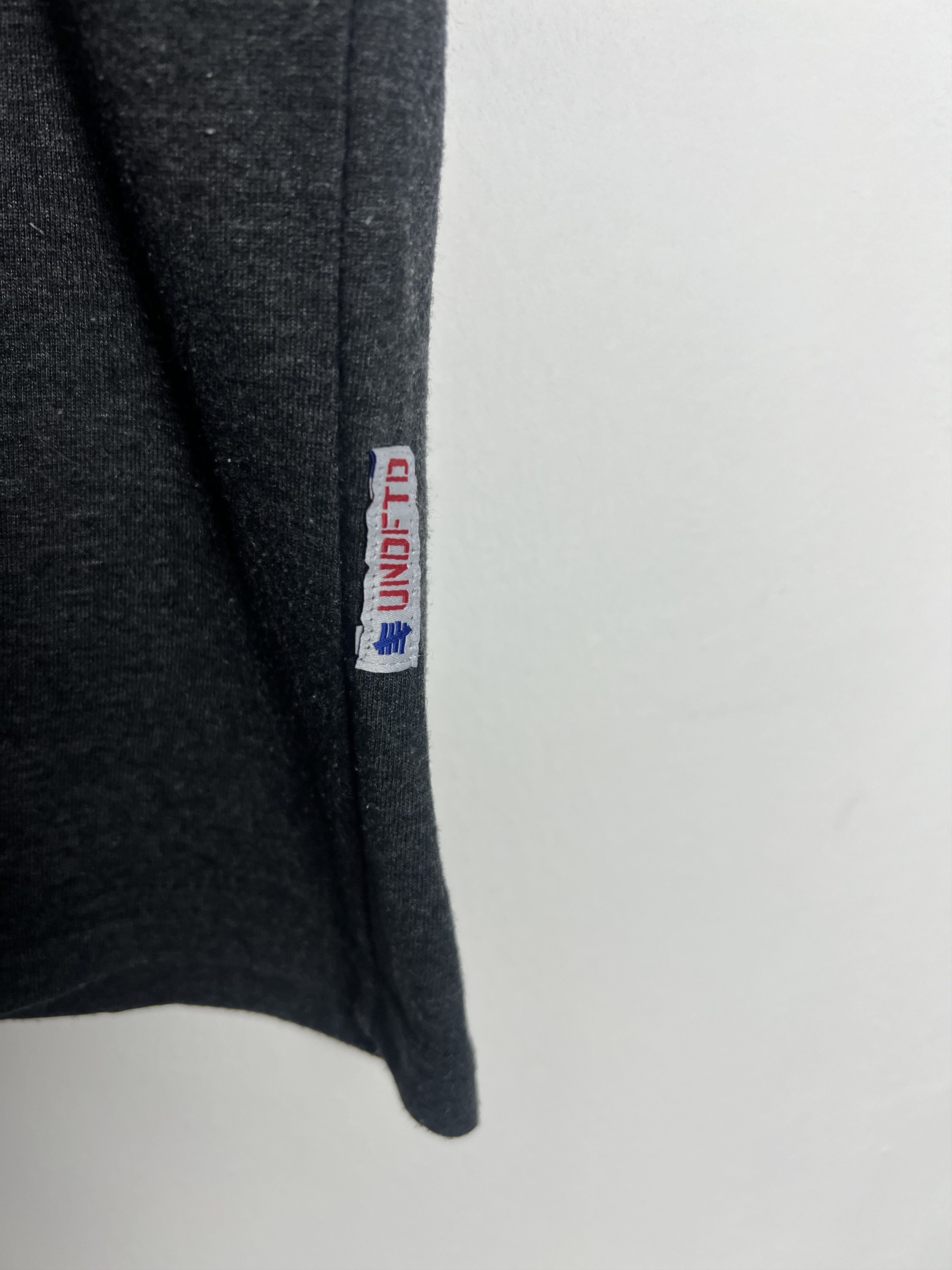 Undefeated Undefeated V Neck T Shirt Size US S / EU 44-46 / 1 - 7 Thumbnail