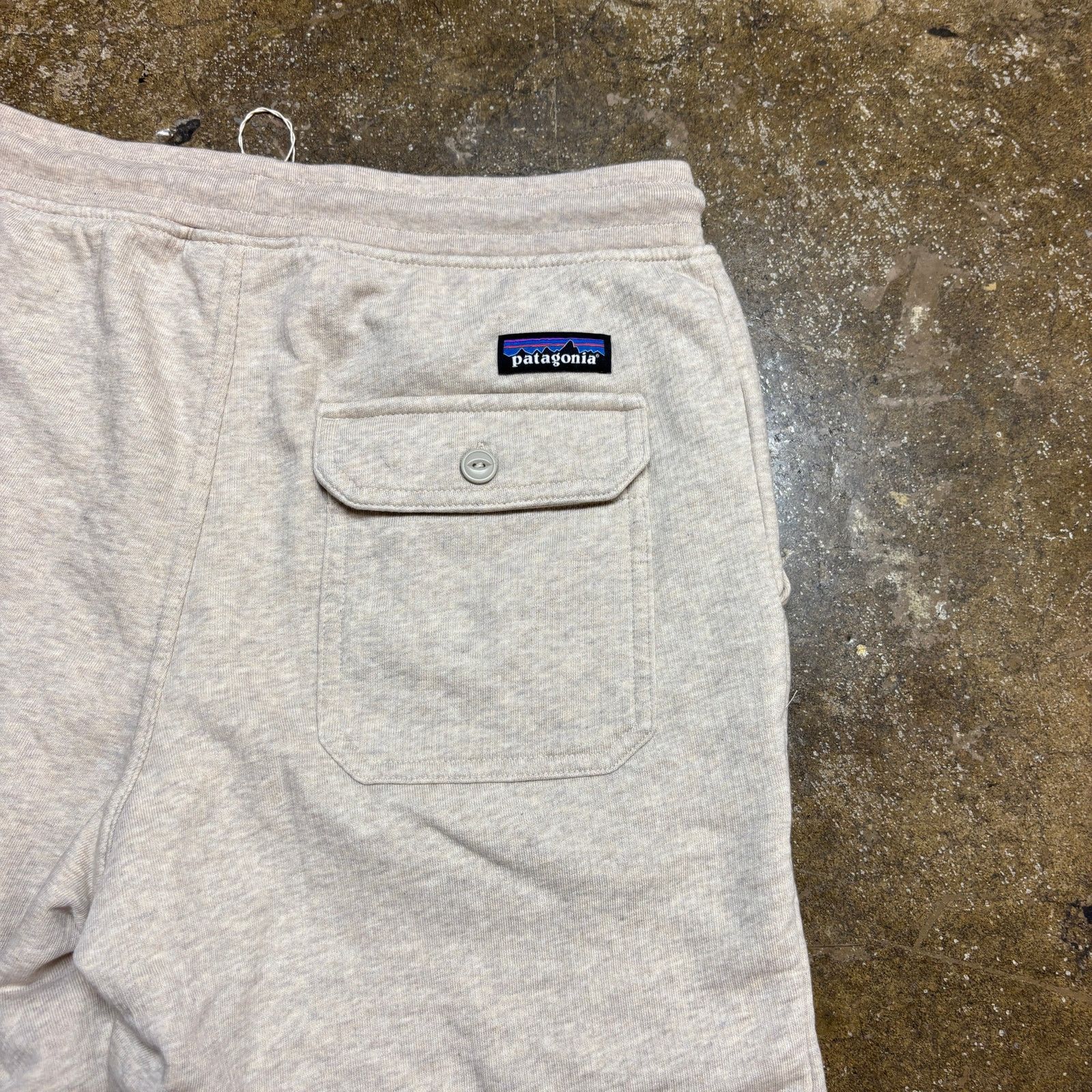 Patagonia NWT Patagonia Mahnya Fleece Shorts in Pumice Men's XS Size US 29 - 3 Thumbnail